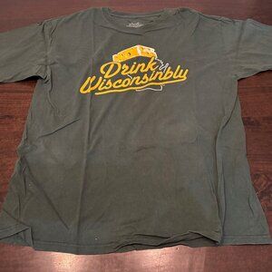 Men's short-sleeved green t-shirt "Drink Wisconsinibly"